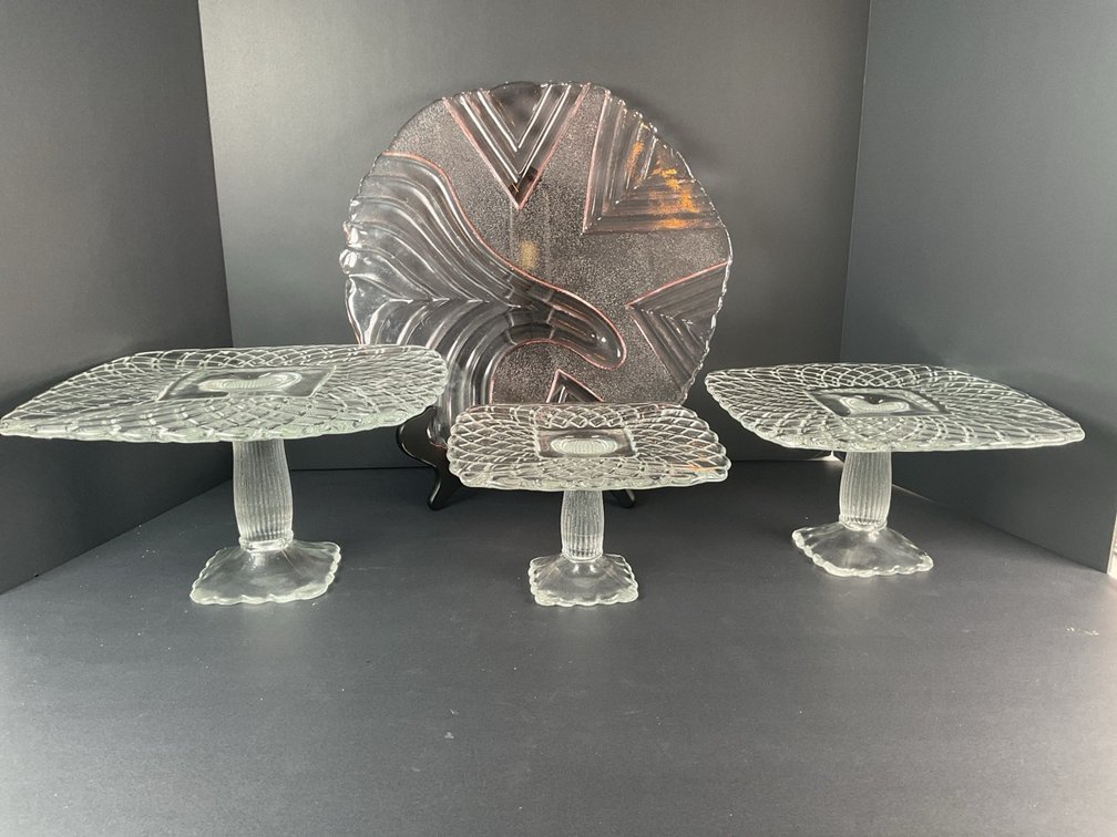LE Smith & Son Vintage Glass Pedestal Cake Stands