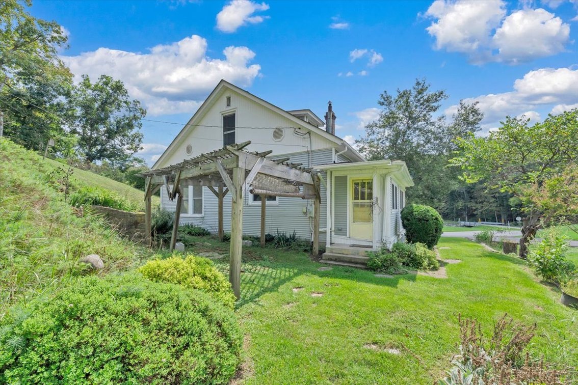 Image for FAR 756 - Your Giles Co. Country Home