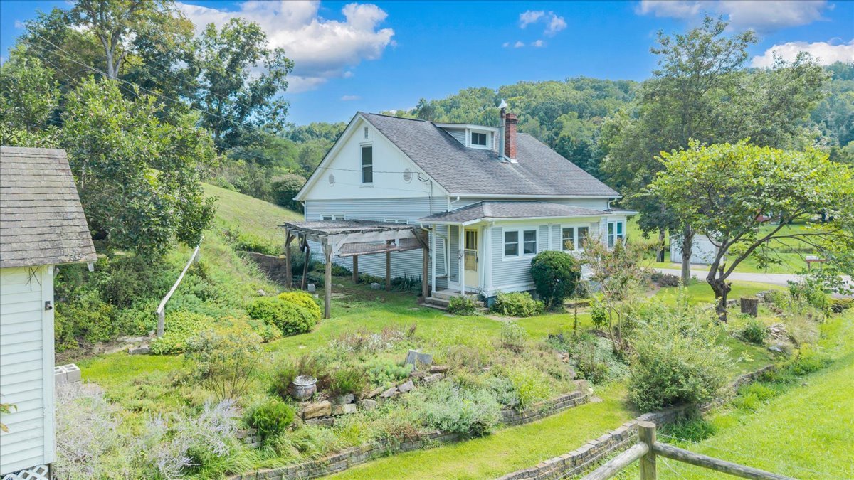 Image for FAR 756 - Your Giles Co. Country Home
