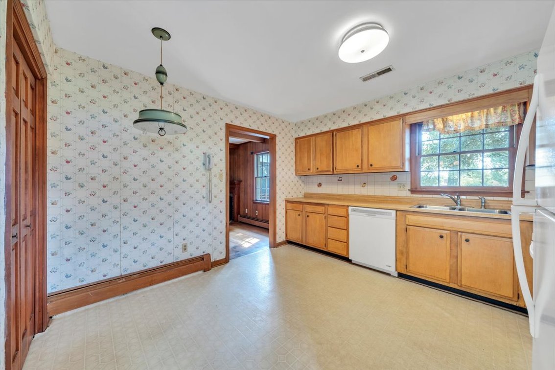 Image for FAR 757 - Roanoke Real Estate Opportunity-Nice Brick Ranch!