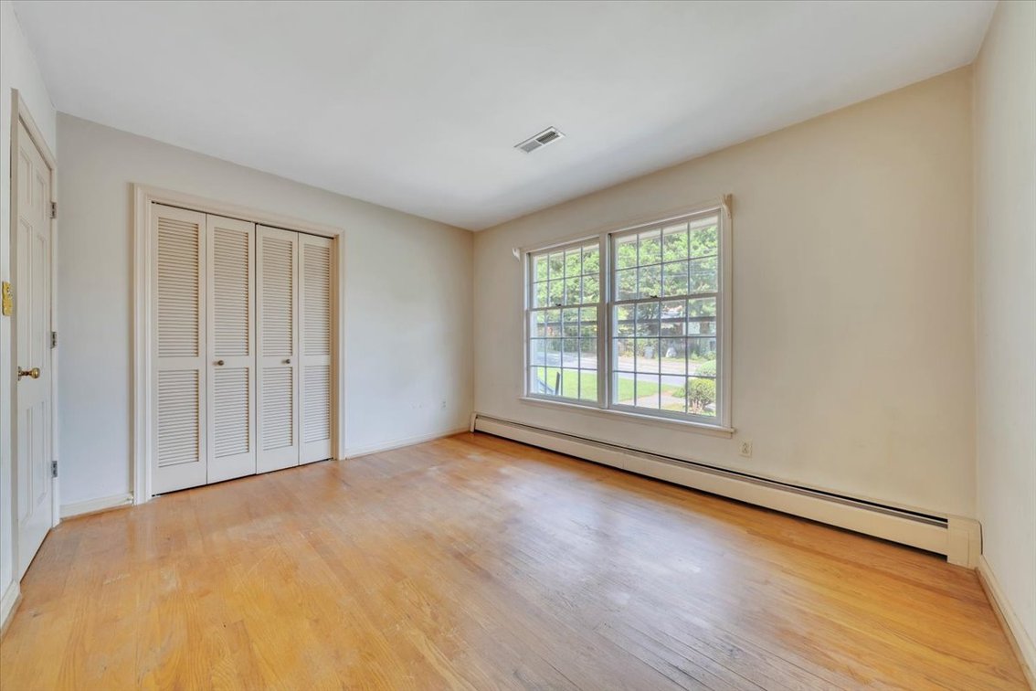 Image for FAR 757 - Roanoke Real Estate Opportunity-Nice Brick Ranch!