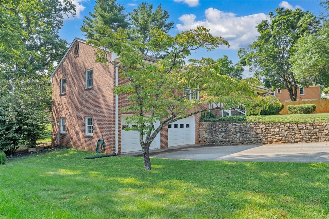 Image for FAR 757 - Roanoke Real Estate Opportunity-Nice Brick Ranch!