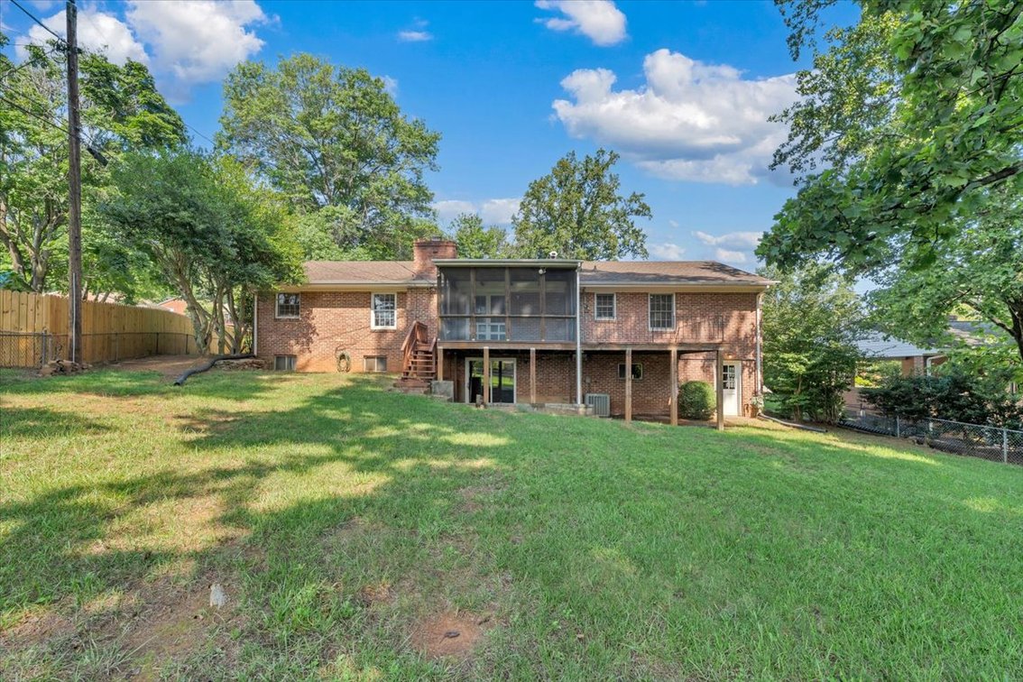 Image for FAR 757 - Roanoke Real Estate Opportunity-Nice Brick Ranch!