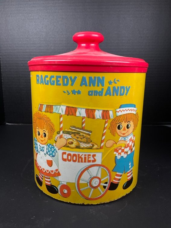 1973 Cheinco Raggedy Ann & Andy Cardboard Cookie Tin