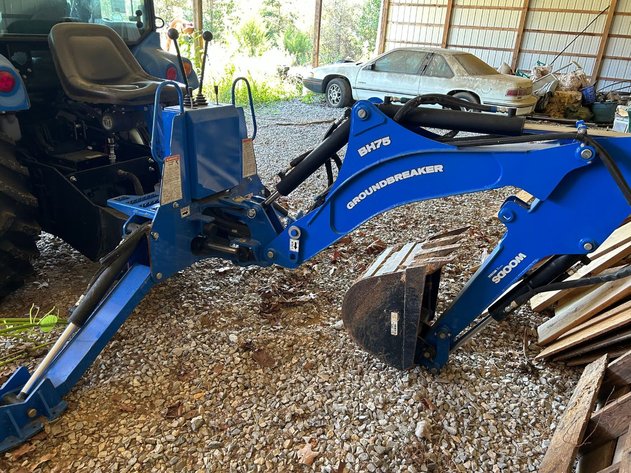 Image for FAR 764 - LIVE AUCTION in Moneta - TOOLS, TRACTORS, FARM EQUIPMENT, CARS & MUCH MORE!