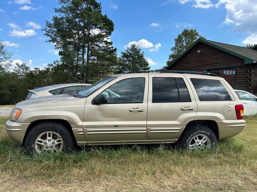 Image for FAR 764 - LIVE AUCTION in Moneta - TOOLS, TRACTORS, FARM EQUIPMENT, CARS & MUCH MORE!