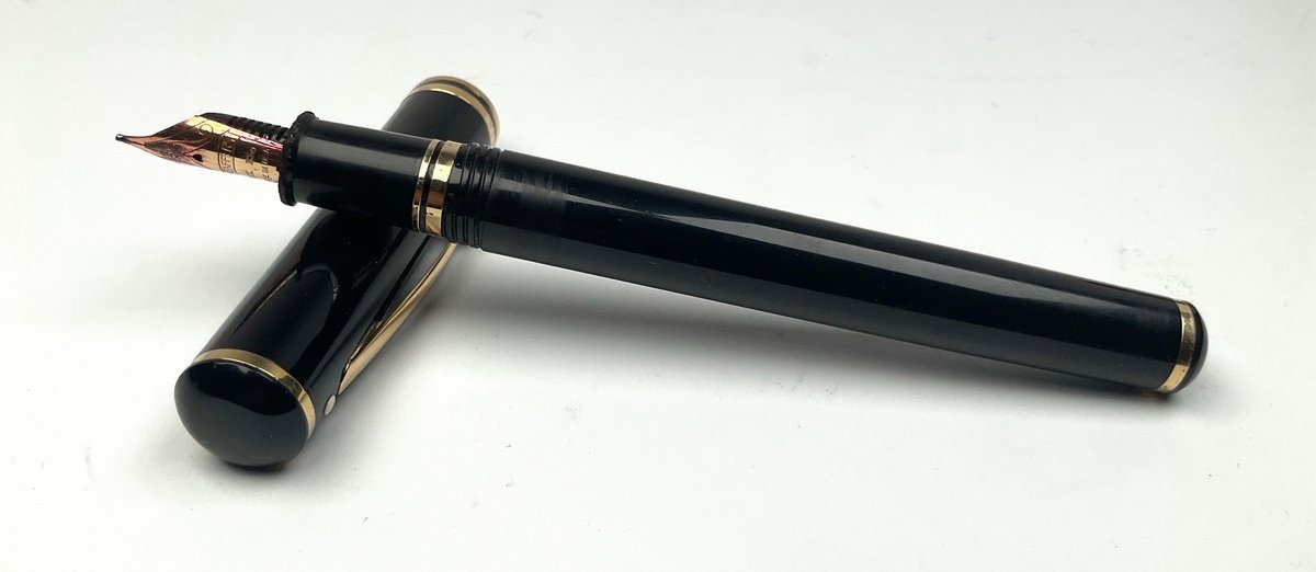 Shaeffers Fountain Pen with 18K Gold Nib