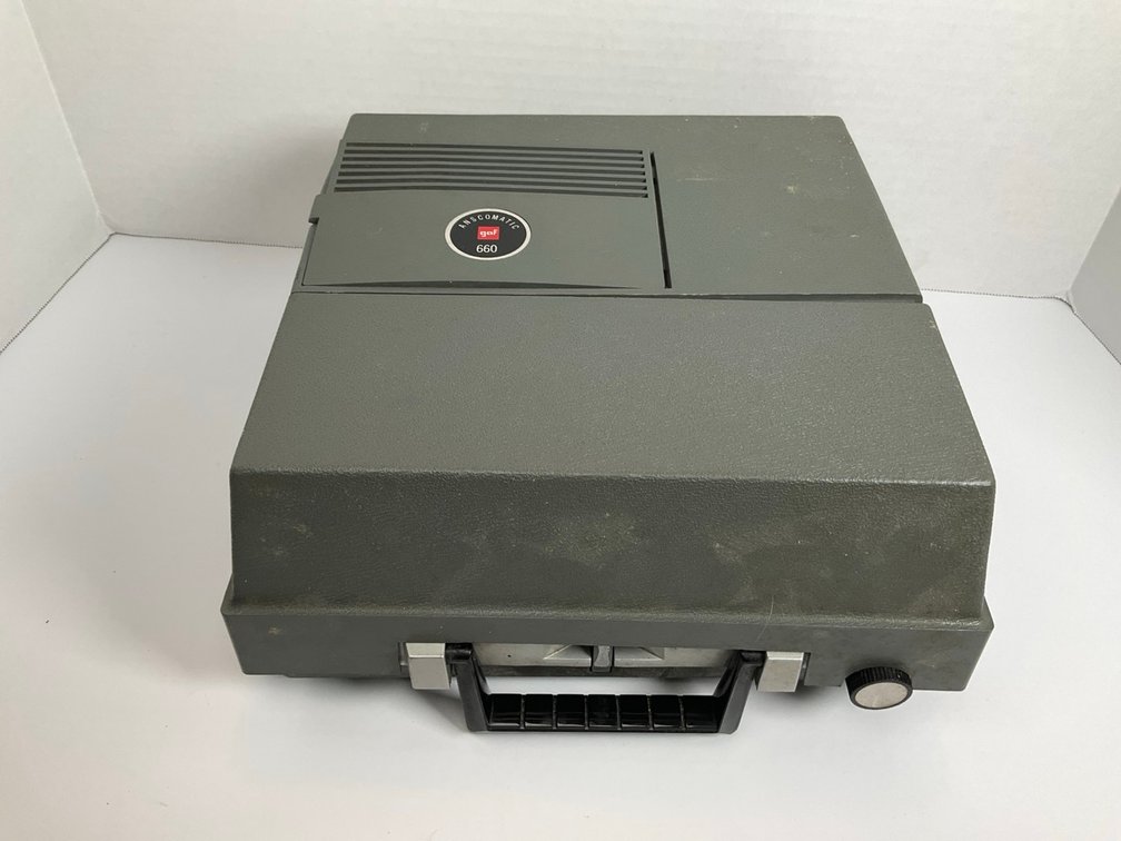 GAF Anscomatic 660 35mm Slide Projector With Coated Anastigmat Lens