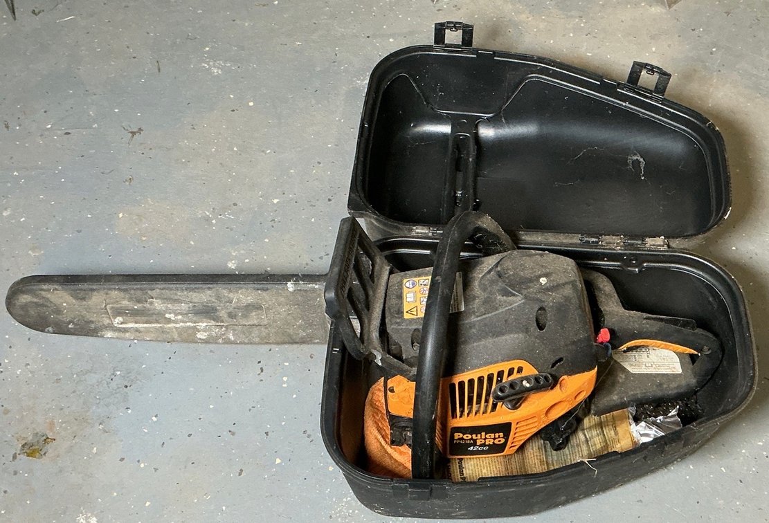 Poulan Pro PP4218A 42cc 18 Inch Gas Powered Chainsaw With Case