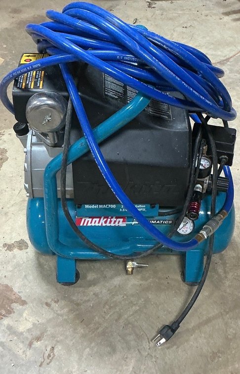 Makita MAC700 2.0 HP Big Bore Air Compressor With Hose