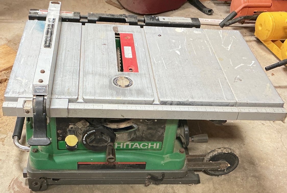Hitachi C10FR 10-Inch Jobsite Table Saw with Rip Fence