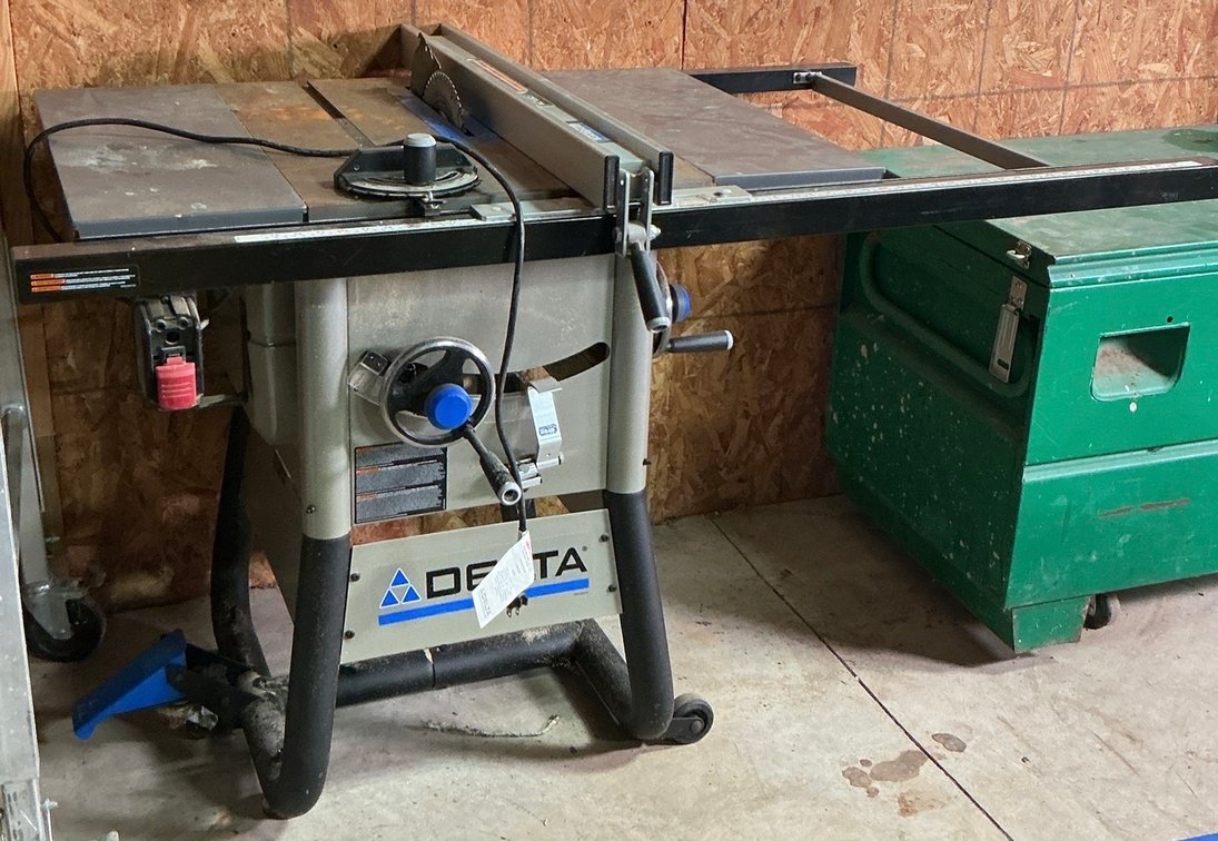 Delta 36-725 10 Inch Left Tilt Contractor Table Saw