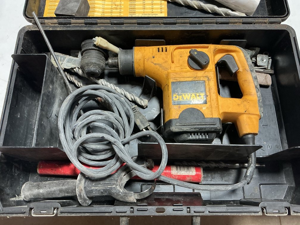 DeWalt DW568 Corded 1 1/8 Inch Rotary Hammer Drill With Case