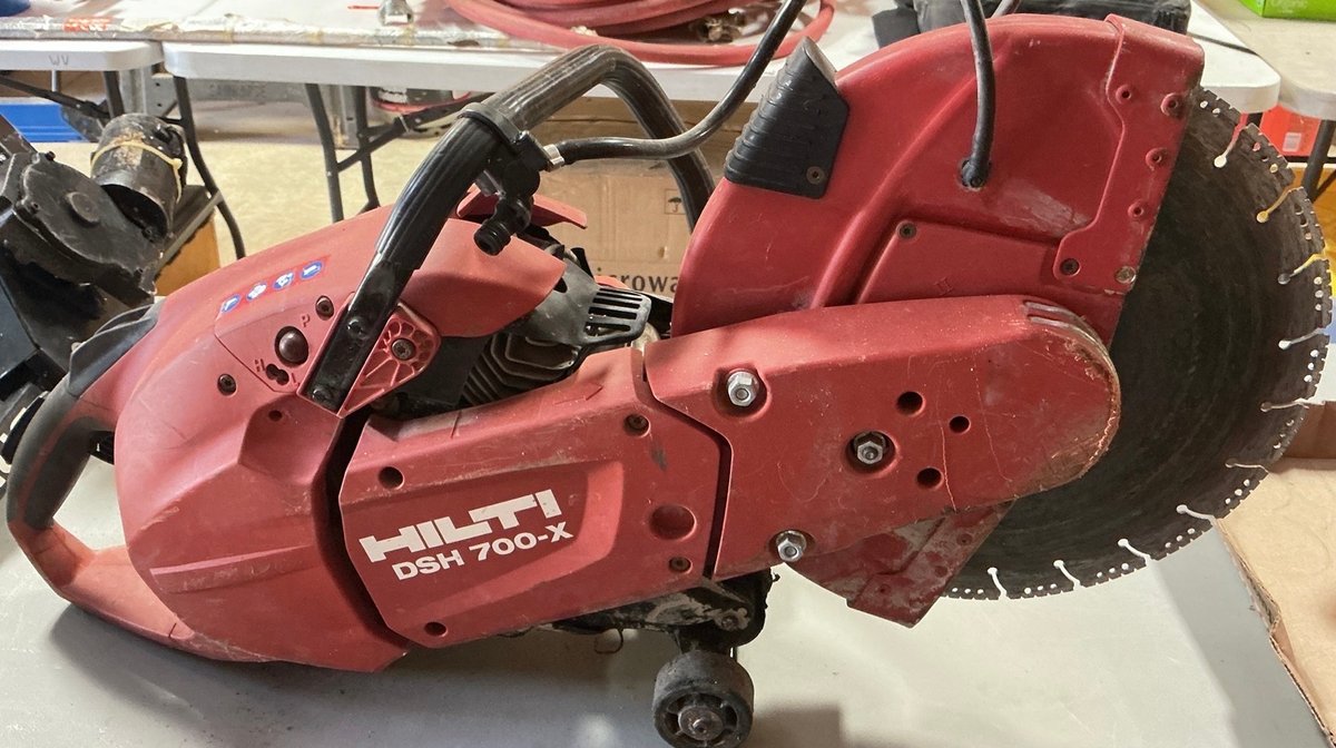 Hilti DSH 700-X Handheld Gas Concrete Cut-Off Saw