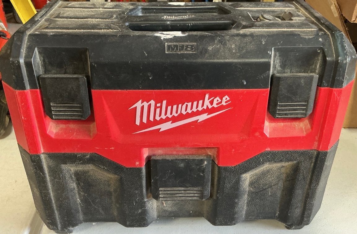 Milwaukee Cordless 2 Gallon Wet Dry Vacuum