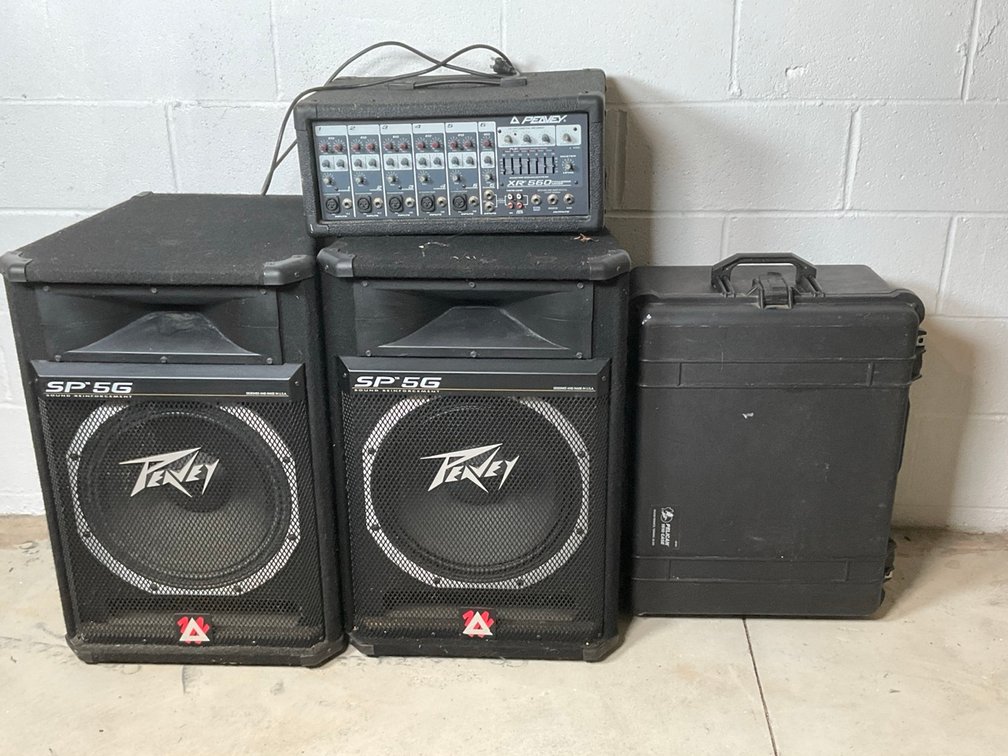 Peavey XR 560 Powered Mixer, SP 5G Speakers & Pelican Case