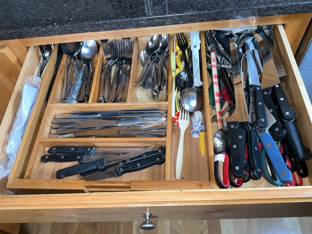 Assorted Flatware Kitchen Cutlery, Utensils and Food Storage Lot