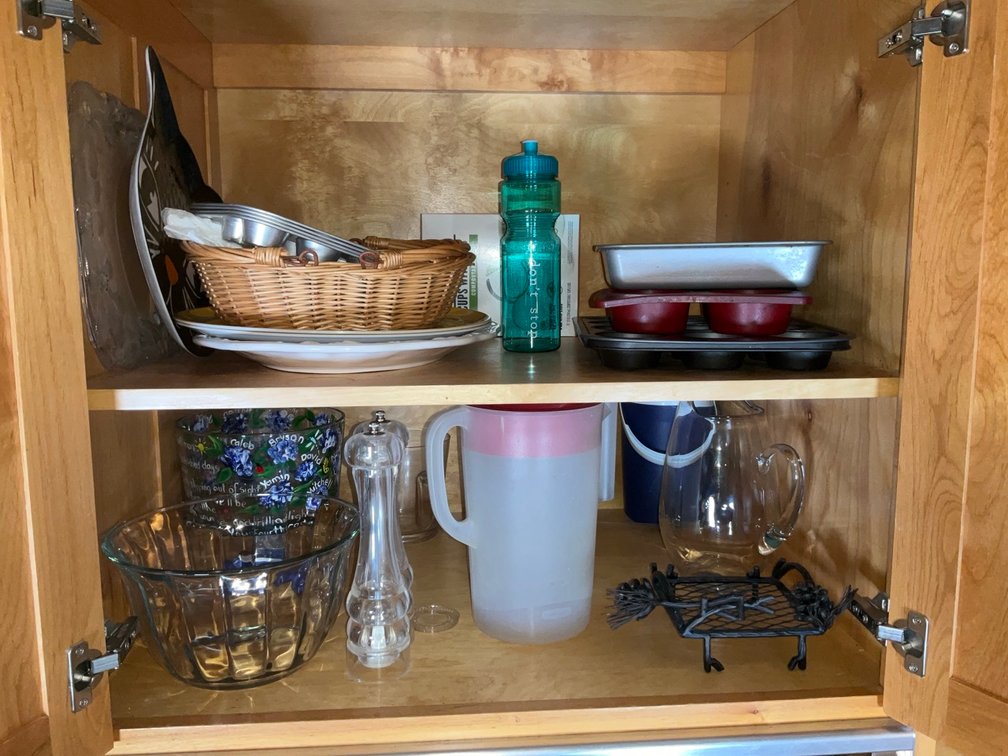 Assorted Kitchen Cookware, Bakeware, Pans and Holiday Cutters Lot