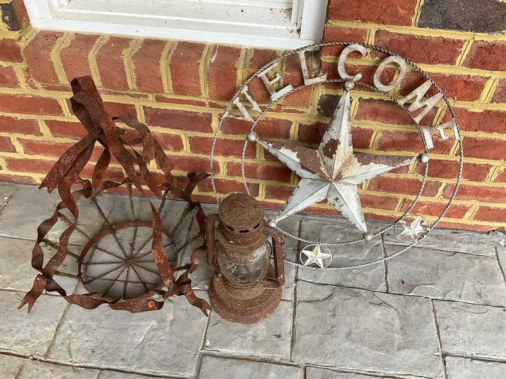 Dietz D-Lite Lantern, Lone Star Welcome Sign and Basket