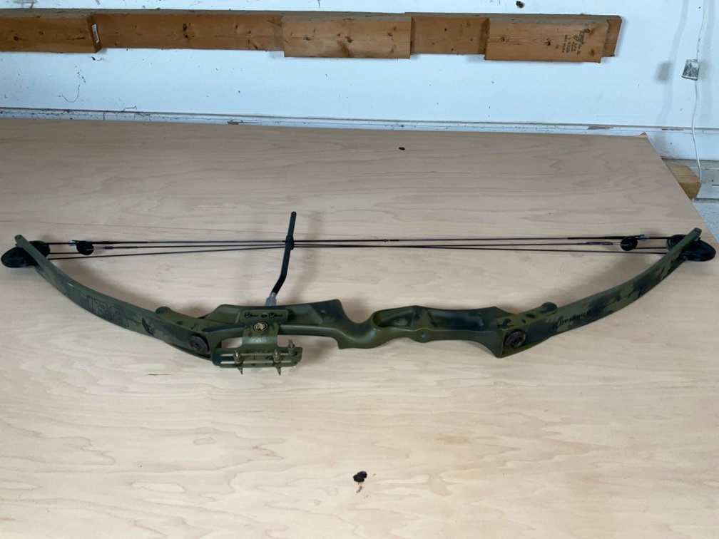 Bear Archery Left Handed Whitetail II Camouflage Compound Bow With Sight
