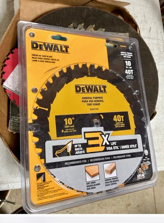 Assorted Circular Saw Blades To Include DeWalt, Milwaukee, Spyder & Diamond Hard Masonry Discs