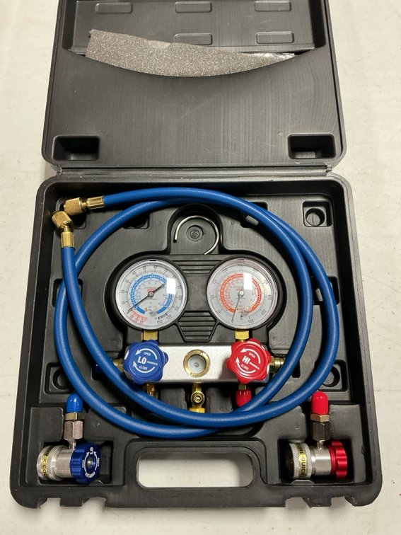 Pittsburgh Automotive R-134A A/C Manifold Gauge Set with Case