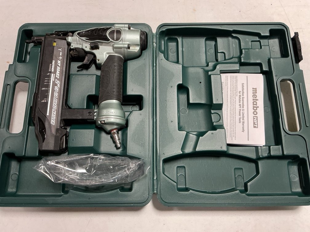 Metabo HPT NT50AE2 18-Gauge 2-Inch Pneumatic Brad Nailer Kit
