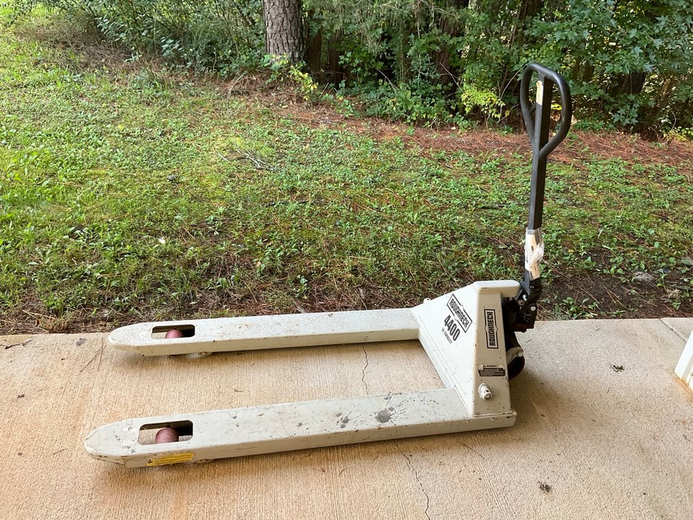Roughneck Manual Hydraulic Pallet Jack 4400 Lb Capacity