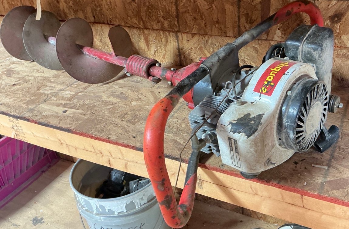 Earthquake E43 Earth Auger Powerhead with Auger Bits
