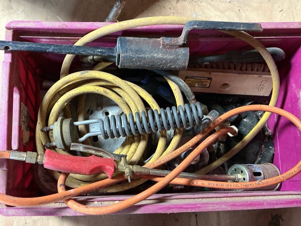 Pressure Pot Sandblasting and Paint Spraying Equipment with Hoses