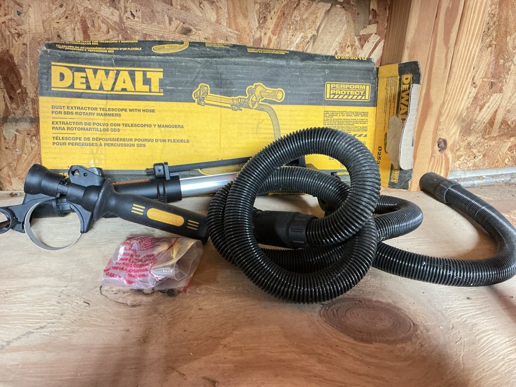 DeWalt D25301D Dust Extractor Telescope with Flexible Hose