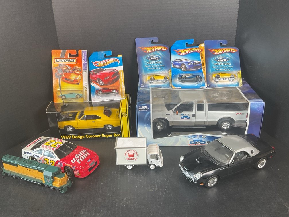 Display Cars And Hot Wheels