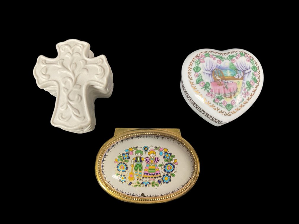 Sankyo Musical Trinket Box Lot with Porcelain Heart and Cross