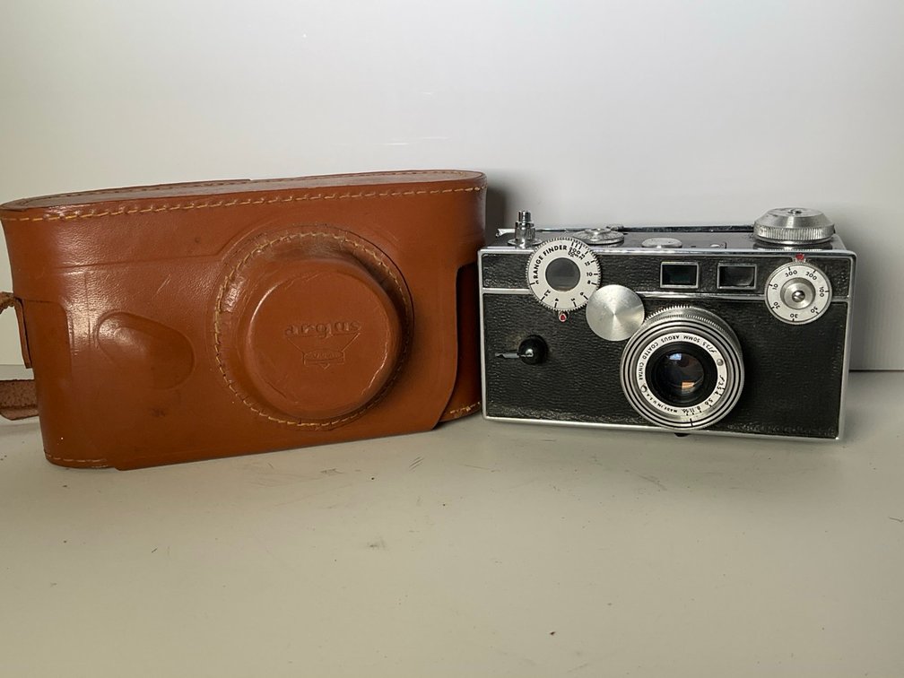 Argus C3 "The Brick" 35mm Rangefinder Camera with Leather Case