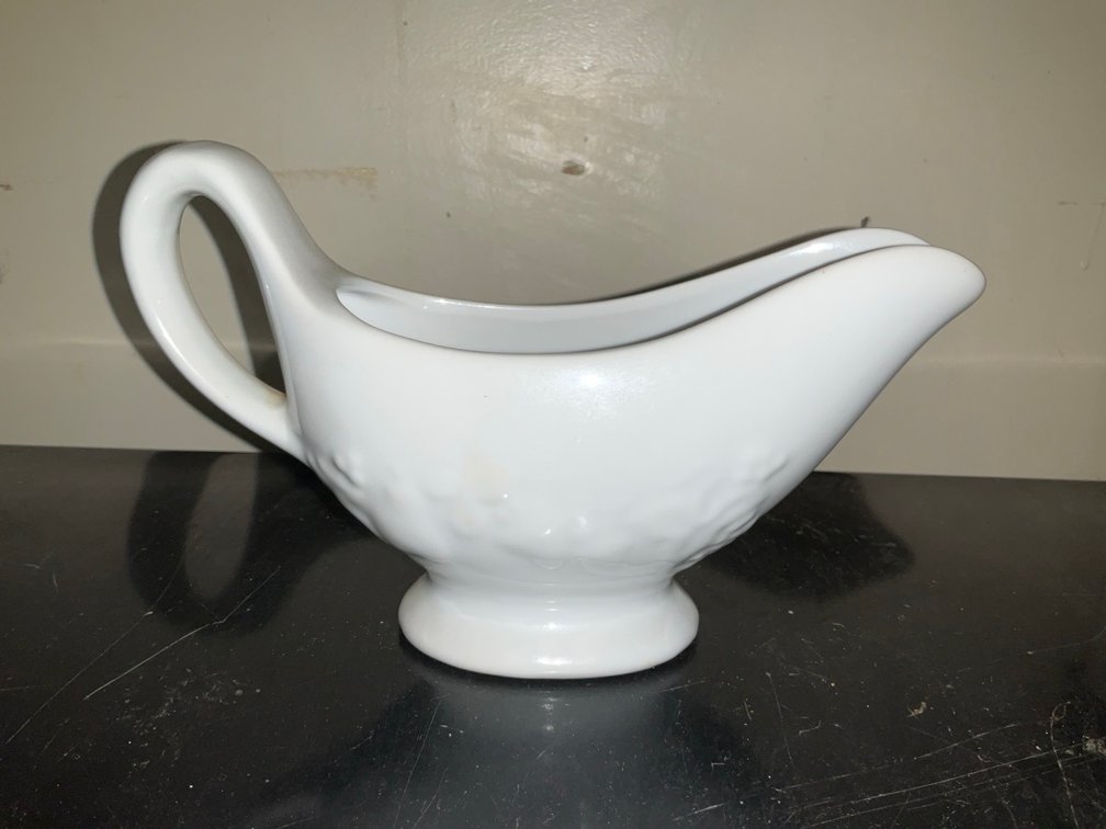 White Ceramic Pedestal Gravy Boat by WCL Made in China