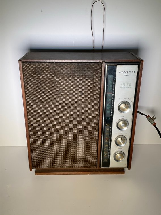 Vintage Admiral Solid State AM FM Tabletop Radio Model Y471RA