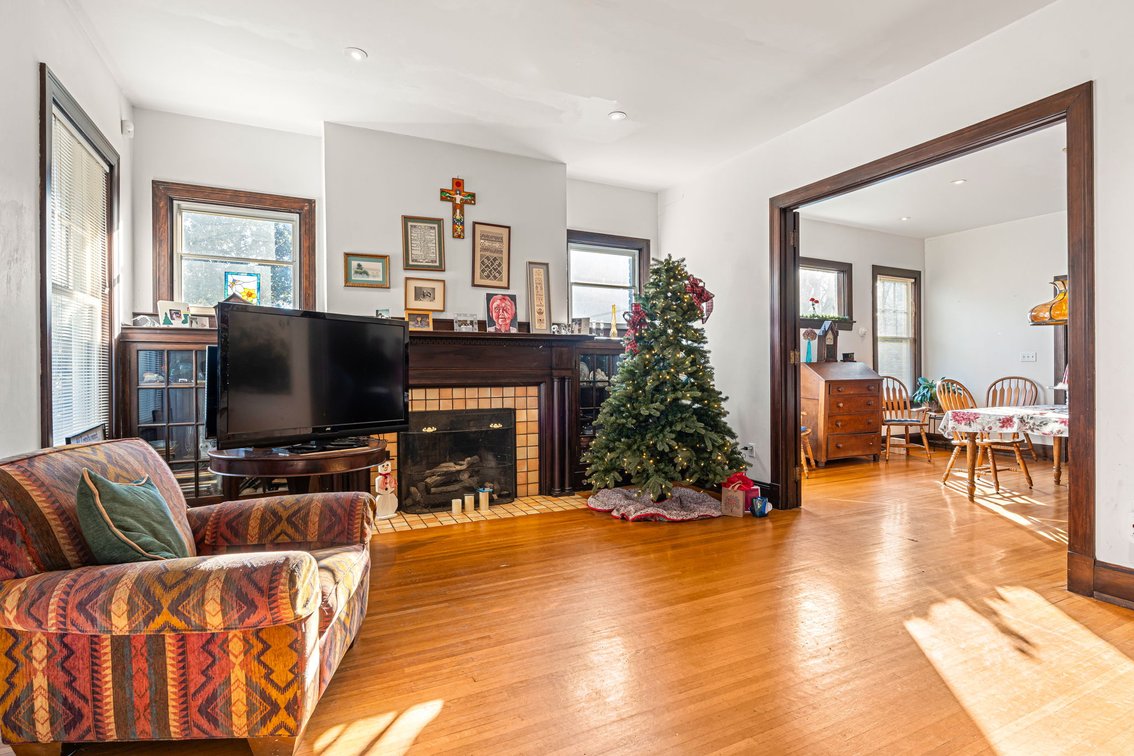 Image for 160 N Galt Ave-ONLINE AUCTION ONLY-BIDDING HAS STARTED