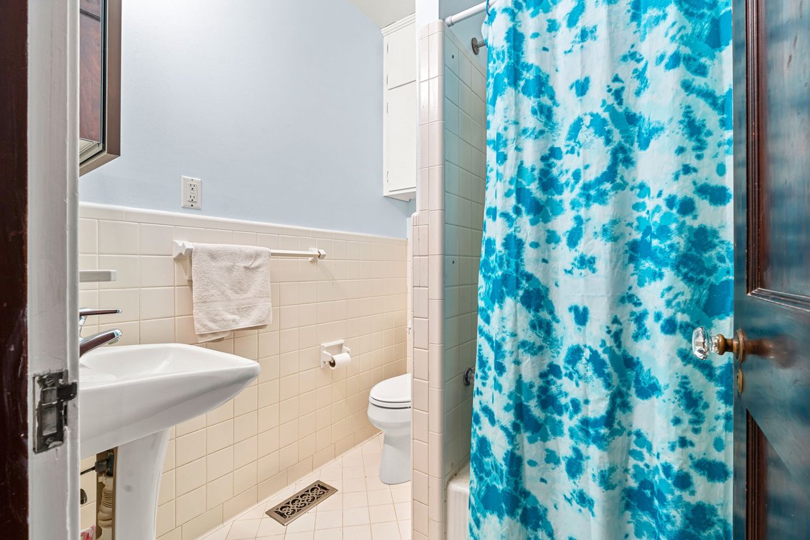 Image for 160 N Galt Ave-ONLINE AUCTION ONLY-BIDDING HAS STARTED