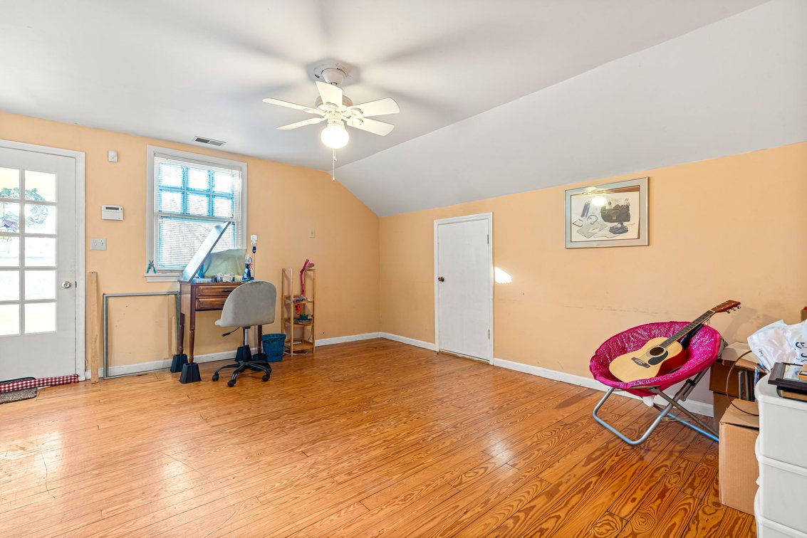 Image for 160 N Galt Ave-ONLINE AUCTION ONLY-BIDDING HAS STARTED