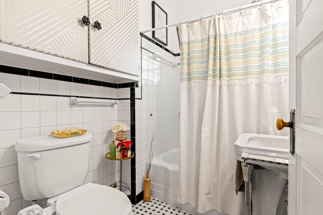 Image for 164 N Galt Ave-ONLINE AUCTION ONLY-BIDDING HAS STARTED