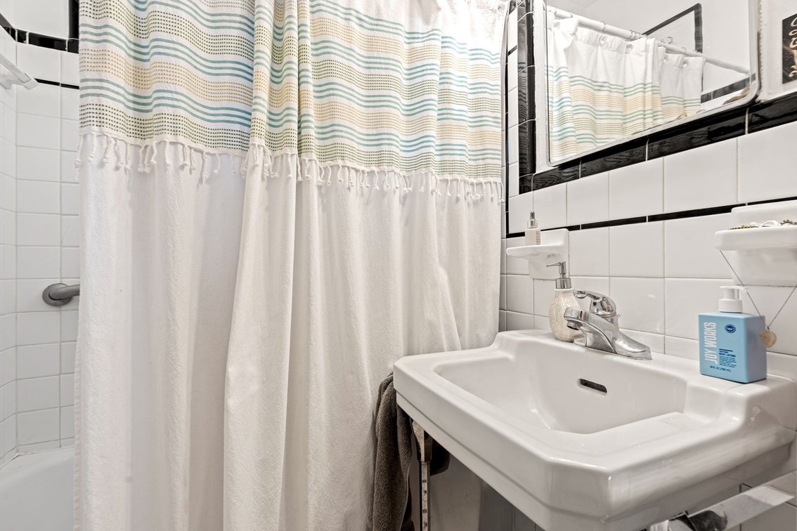 Image for 164 N Galt Ave-ONLINE AUCTION ONLY-BIDDING HAS STARTED