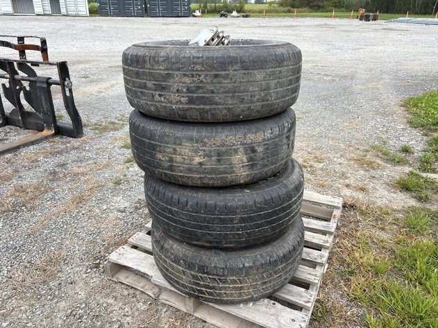 Image for (4) 04’ Ford F-150 used wheels and tires