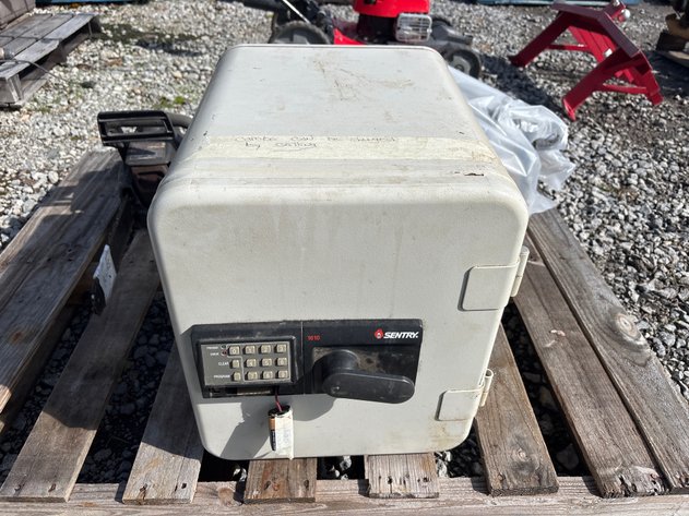 Image for D1r. Sentry digital safe ( no combo)