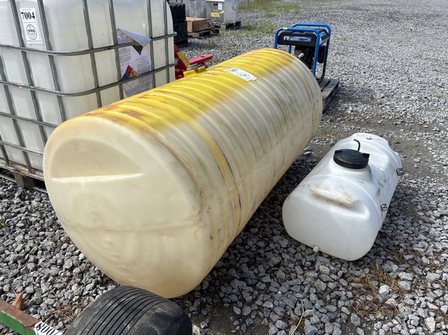 Image for E1p. Approx.206 gallon Water tank and small 25 gallon spray tank