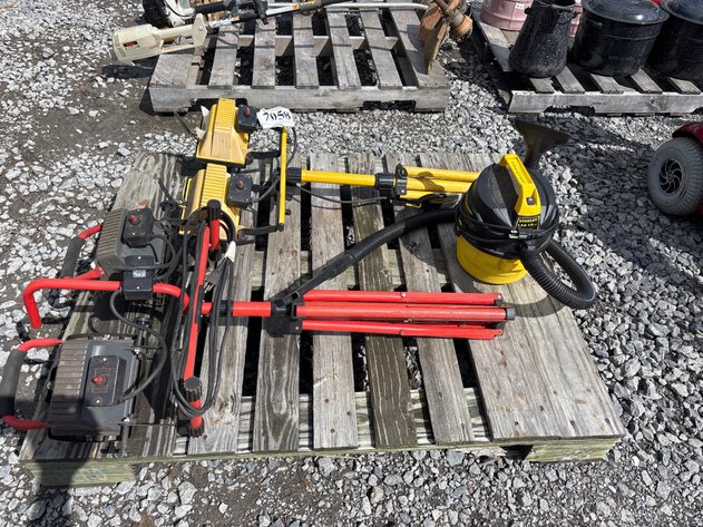 Image for D1r. (2) work lights and mini shop vac