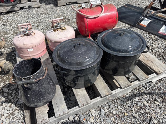 Image for D1r. (3) steel kettles