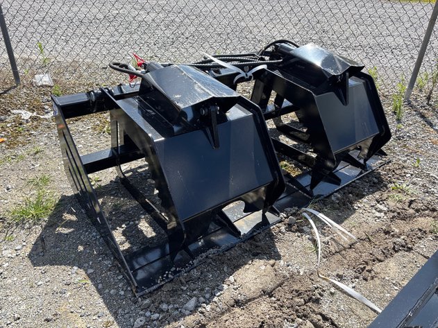 Image for E1p. 2026 Unused GIYI Skid Steer Hollow Wood Grabber
