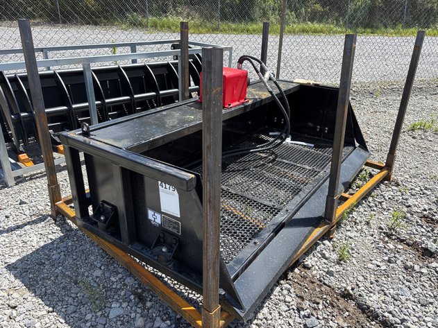 Image for E1p.2026 Unused GIYI Skid steer Screening Bucket
