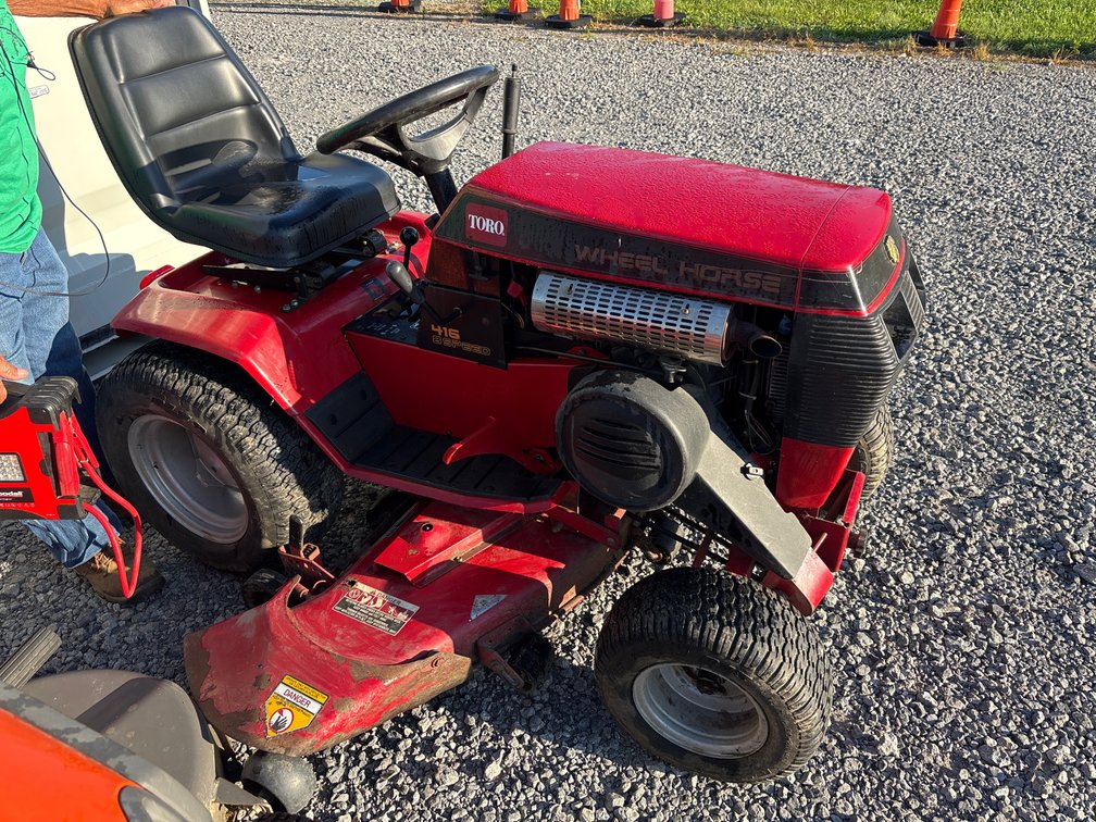 D4b. Toro Wheel horse riding lawn tractor Model 416 w/ 48" Deck - Runs