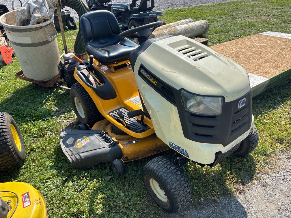 D4b.  Cub cadet ltx 1045 riding mower